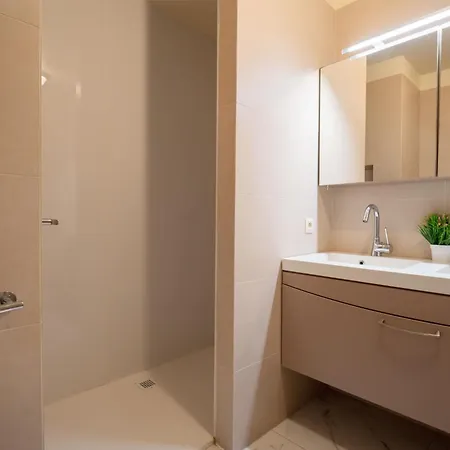Apartment Searise With Lateral Sea View & Parking By Interhome
